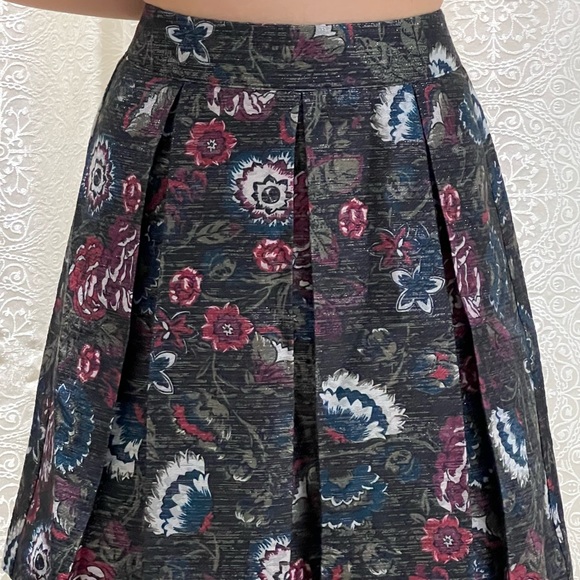 FANCY SPARKLE FLORAL MINI SKIRT👑💍🧚🏻‍♀️ - Picture 1 of 4